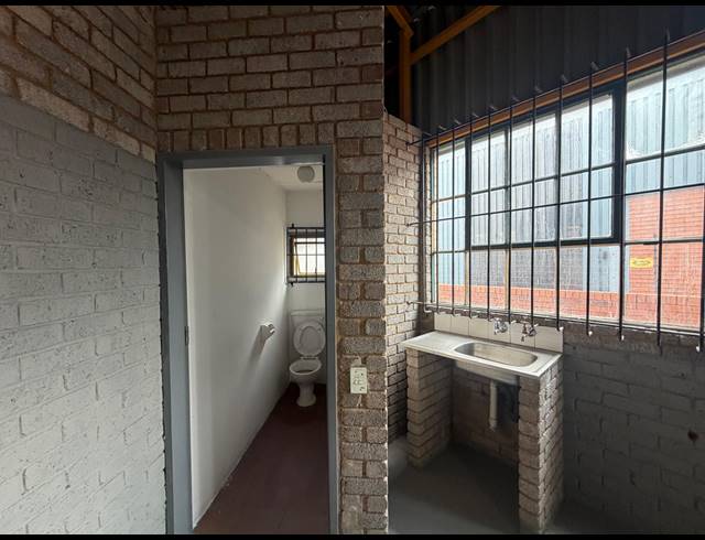 136M² WAREHOUSE TO LET IN HALFWAY HOUSE